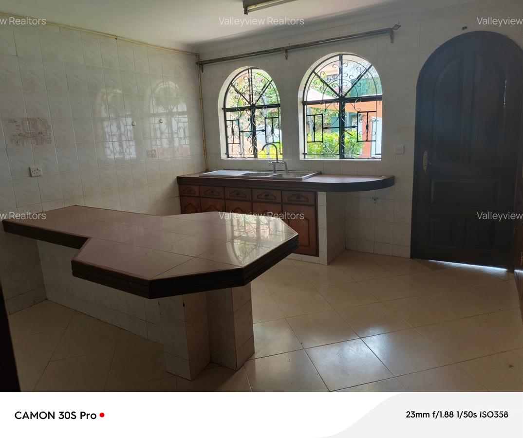 5 Bed Townhouse with En Suite at Riverside - 7