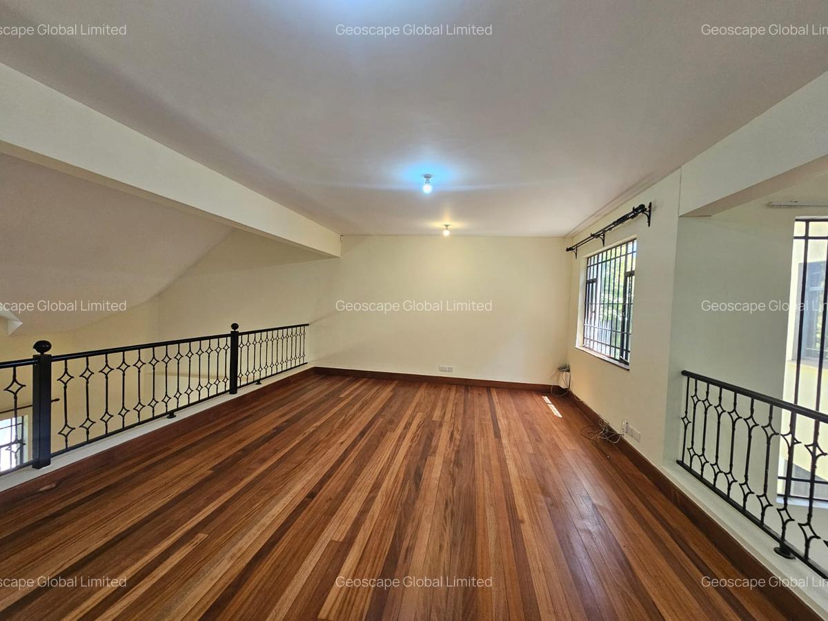 5 Bed Townhouse with En Suite in Lavington - 10