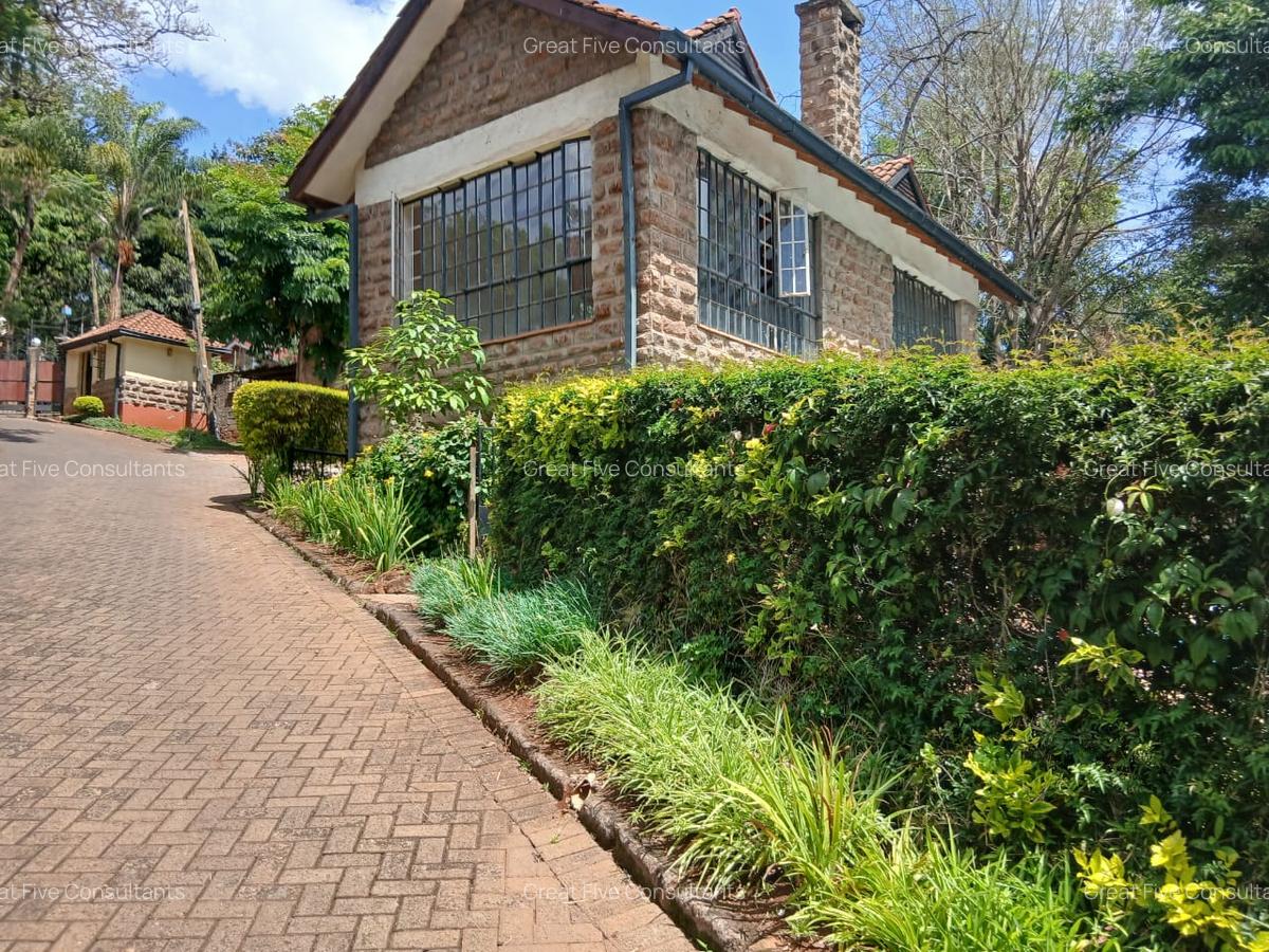 5 Bed Villa with En Suite in Rosslyn - 18