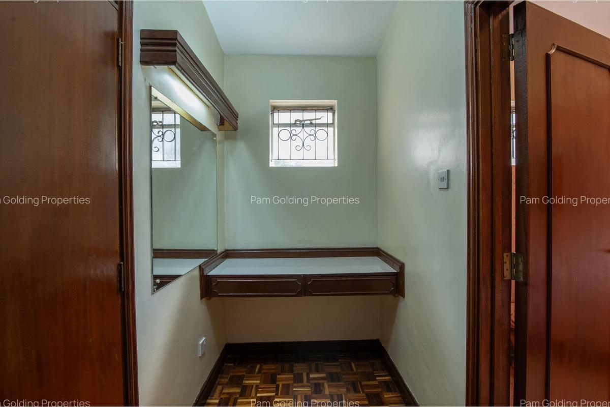 4 Bed Villa with En Suite at School Lane - 11