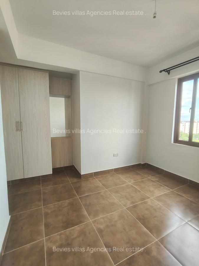 3 Bed Apartment with En Suite at Parklands - 6