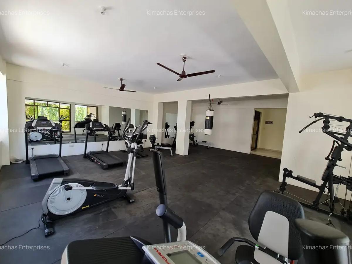 3 Bed Apartment with En Suite at Green Wood Drive - 2