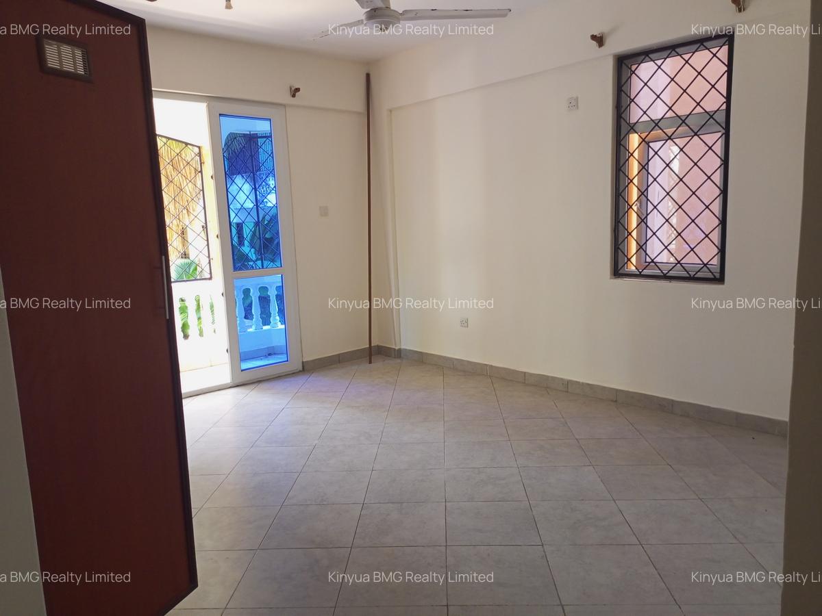 Serviced 3 Bed Apartment with En Suite at Beach Road - 1