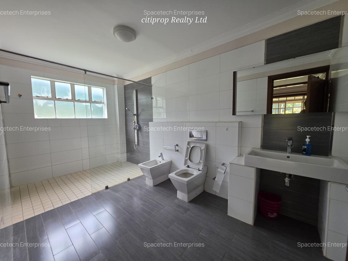 4 Bed House with En Suite in Runda - 9