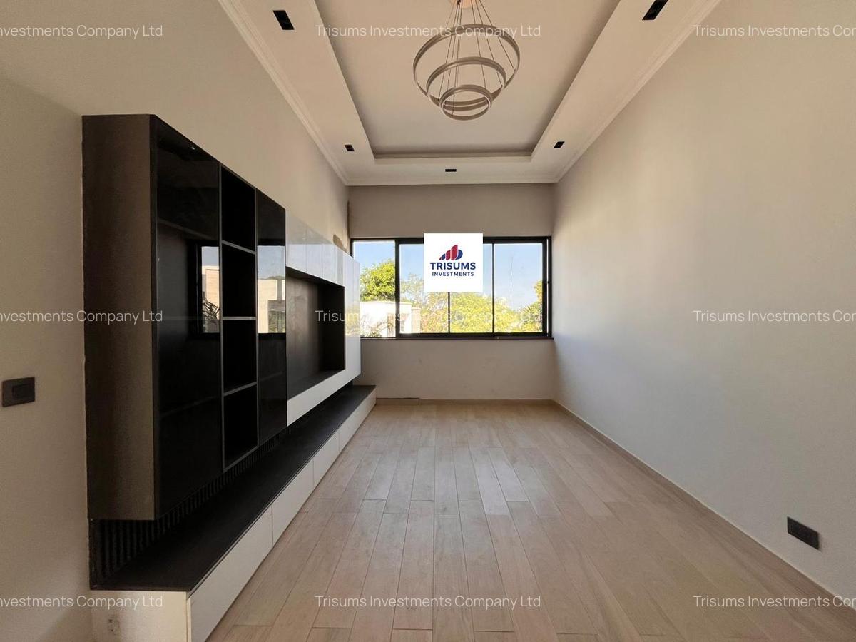 5 Bed Townhouse with En Suite in Lavington - 12