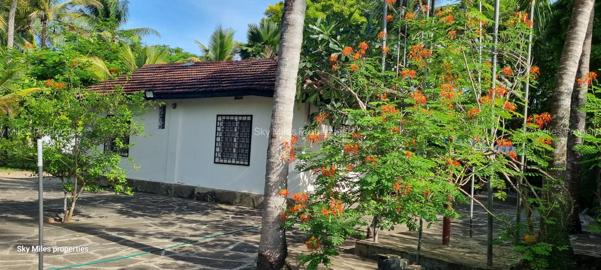 3 Bed House with En Suite at Kanamai - 1