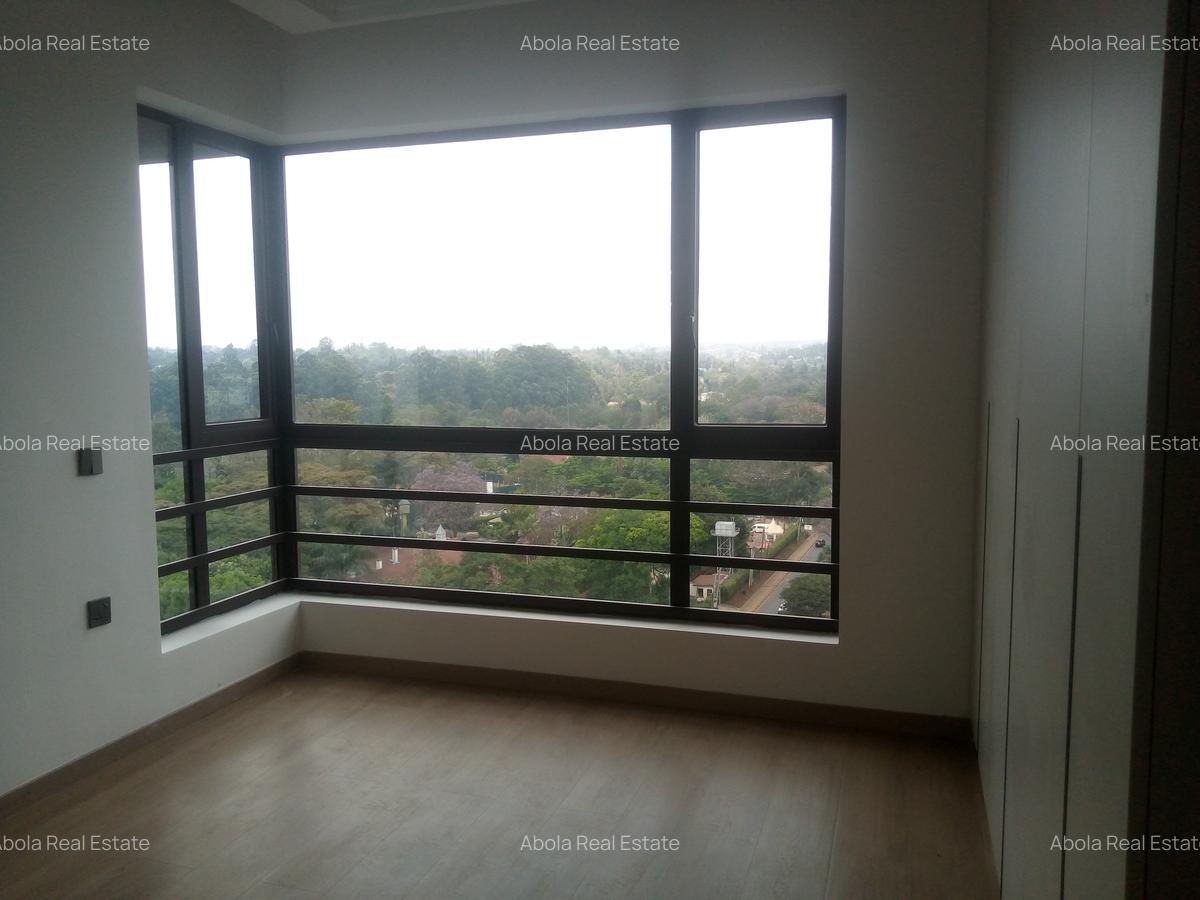 3 Bed Apartment with En Suite in Riverside - 2
