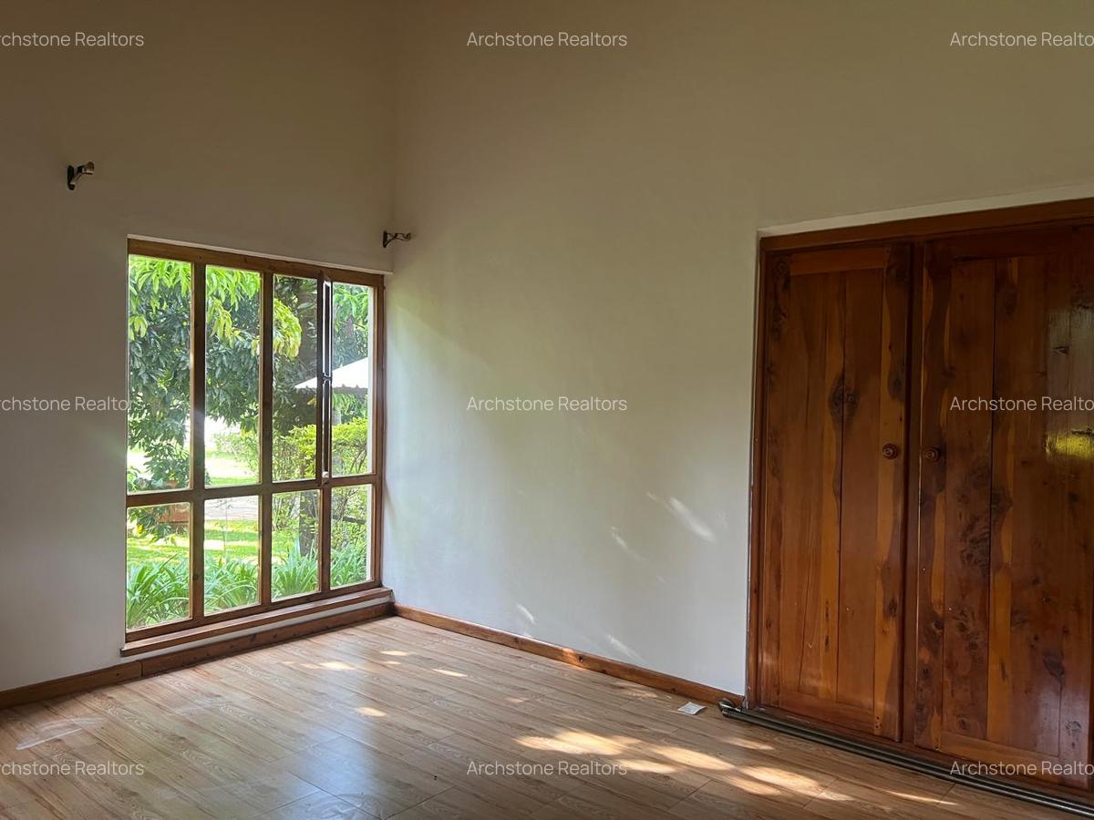 4 Bed Townhouse with Swimming Pool in Ridgeways - 10