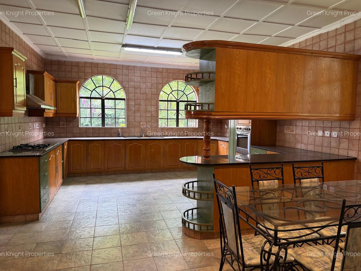 5 Bed House with En Suite in Runda - 9