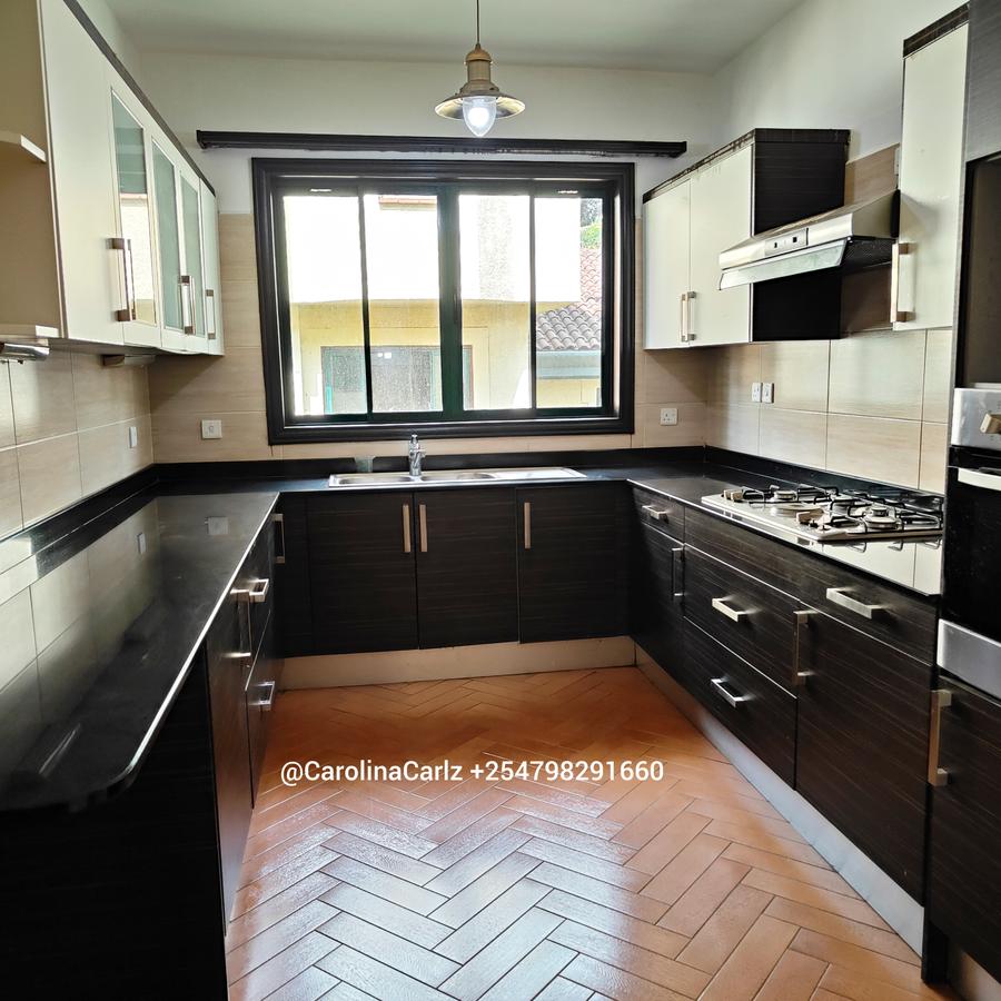 4 Bed Townhouse with En Suite at Brookside Drive - 17