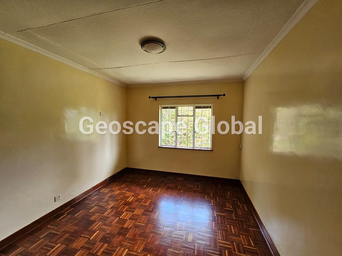 4 Bed House with En Suite in Lavington - 6