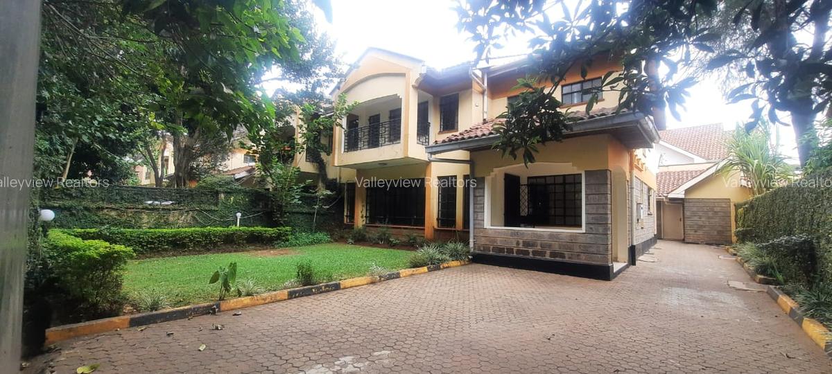 4 Bed Townhouse with En Suite at Lavington - 1