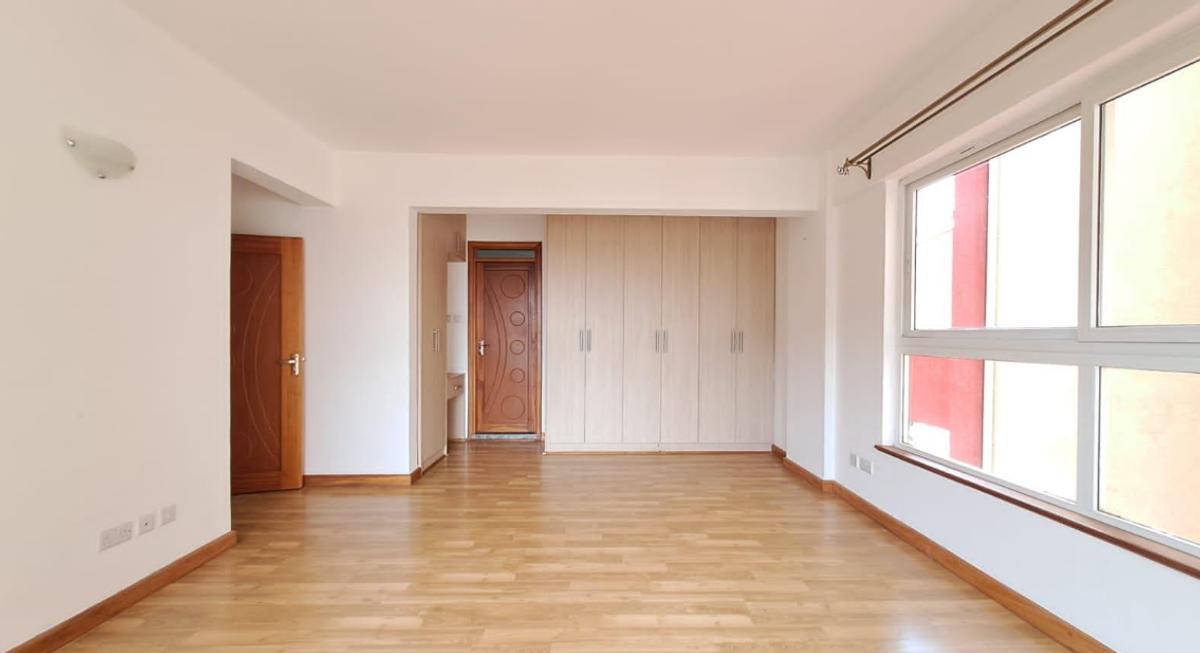 4 Bed Apartment with En Suite in Riverside - 3