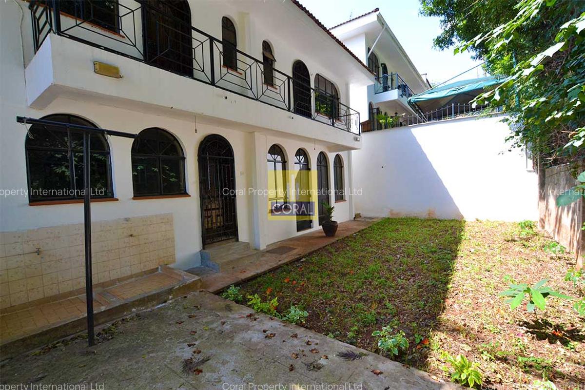 5 Bed Villa with En Suite in Riverside - 20