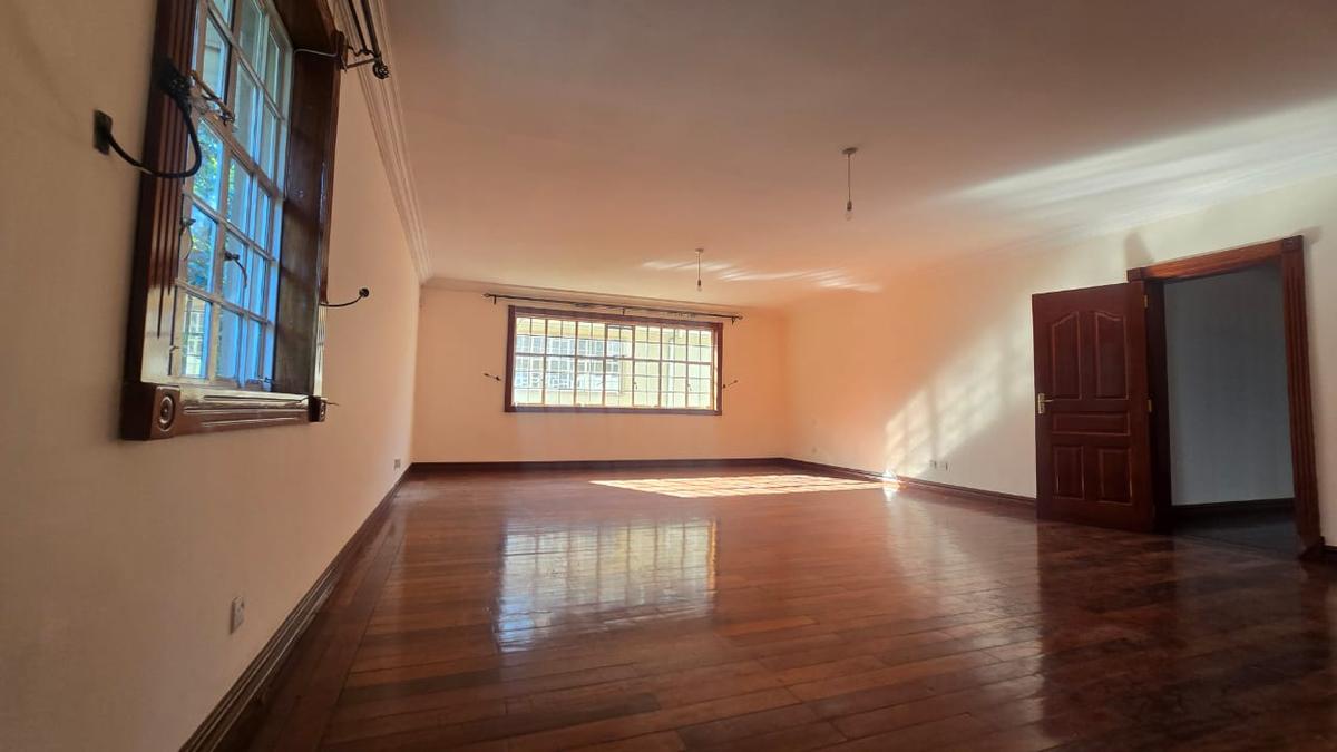 4 Bed House with En Suite in Lavington - 7