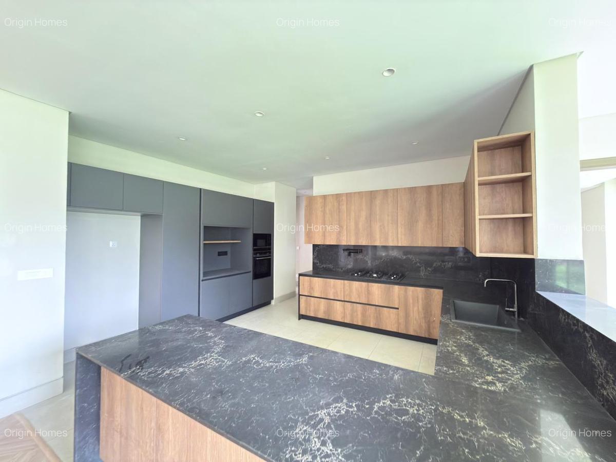 5 Bed Townhouse with En Suite at Westlands - 11