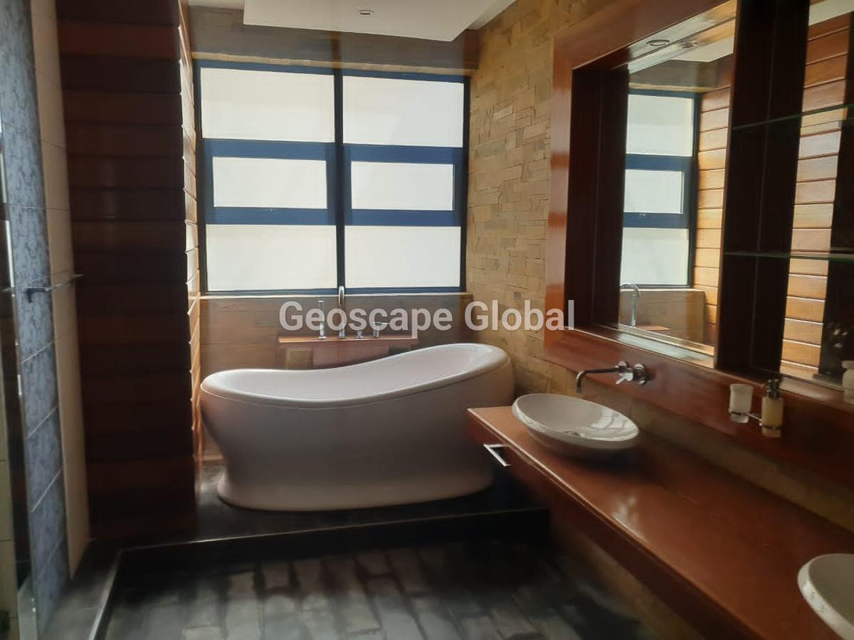 4 Bed House with En Suite in Westlands Area - 5