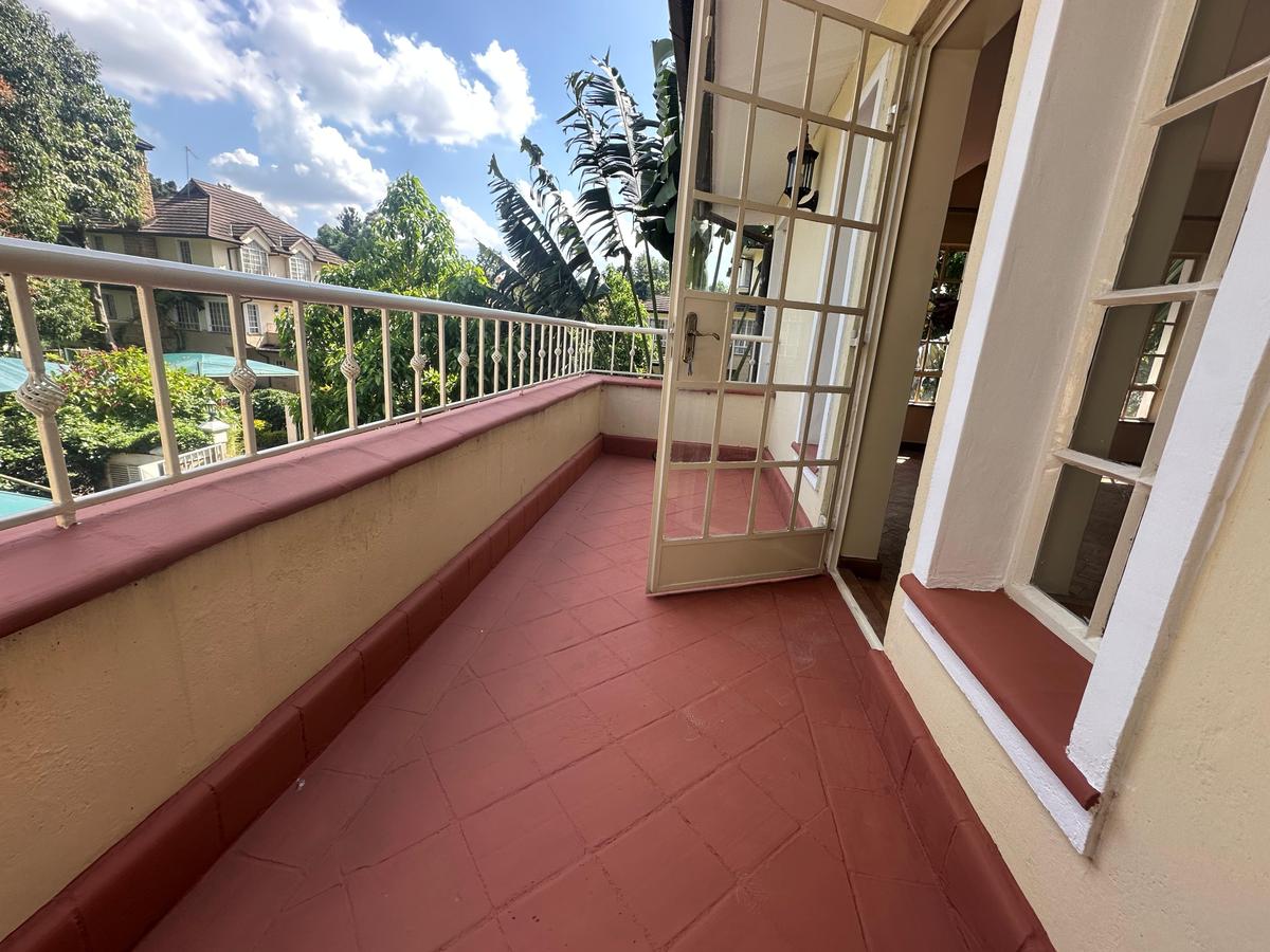 5 Bed Townhouse with En Suite in Lavington - 10