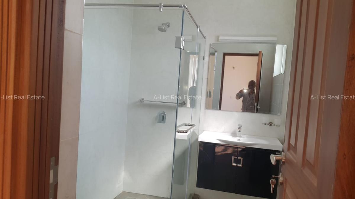 3 Bed Apartment with En Suite at Parklands - 13