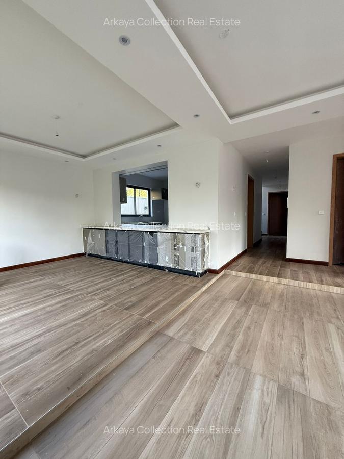 6 Bed Townhouse with En Suite in Lavington - 2