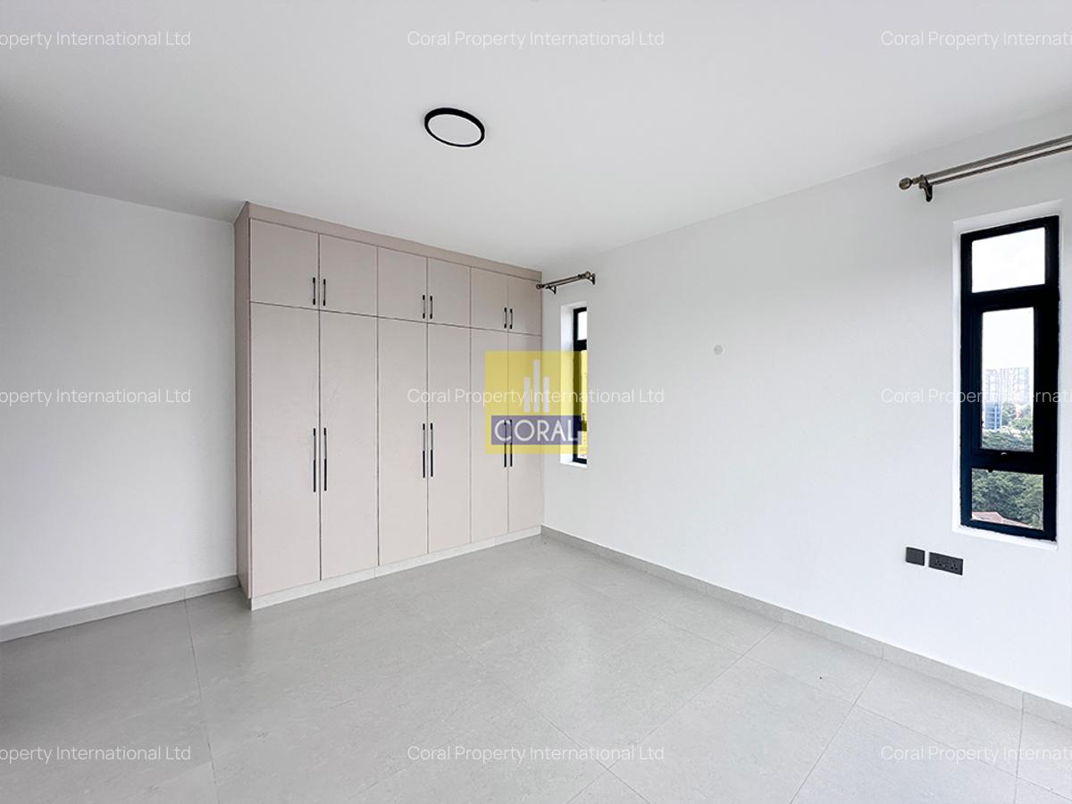 3 Bed Apartment in Brookside - 12