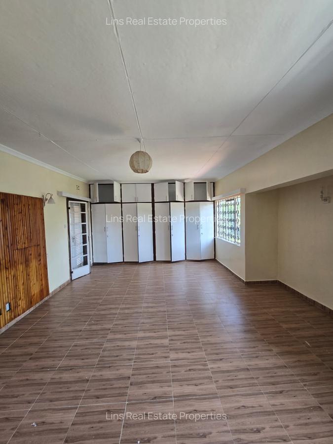 5 Bed House with En Suite in Loresho - 19