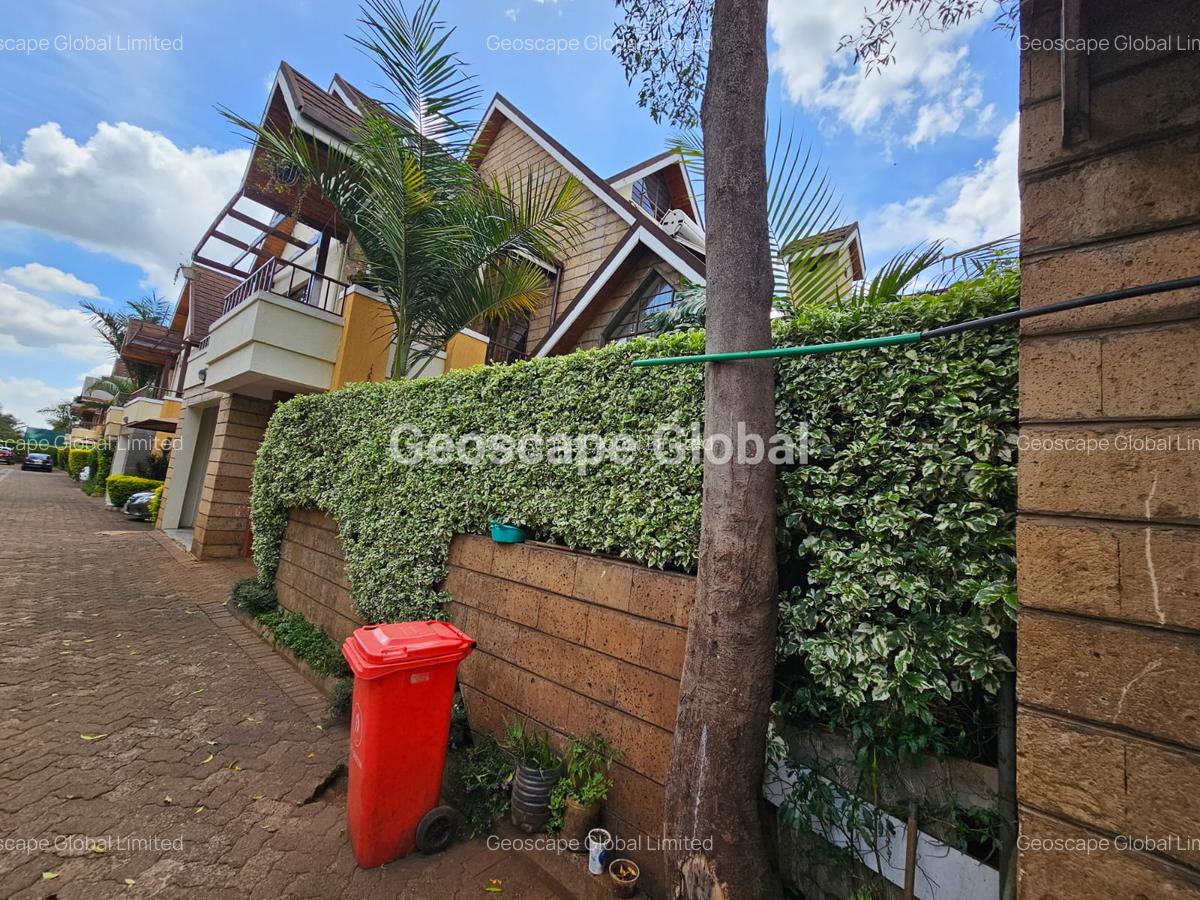 4 Bed House with En Suite in Lavington - 4