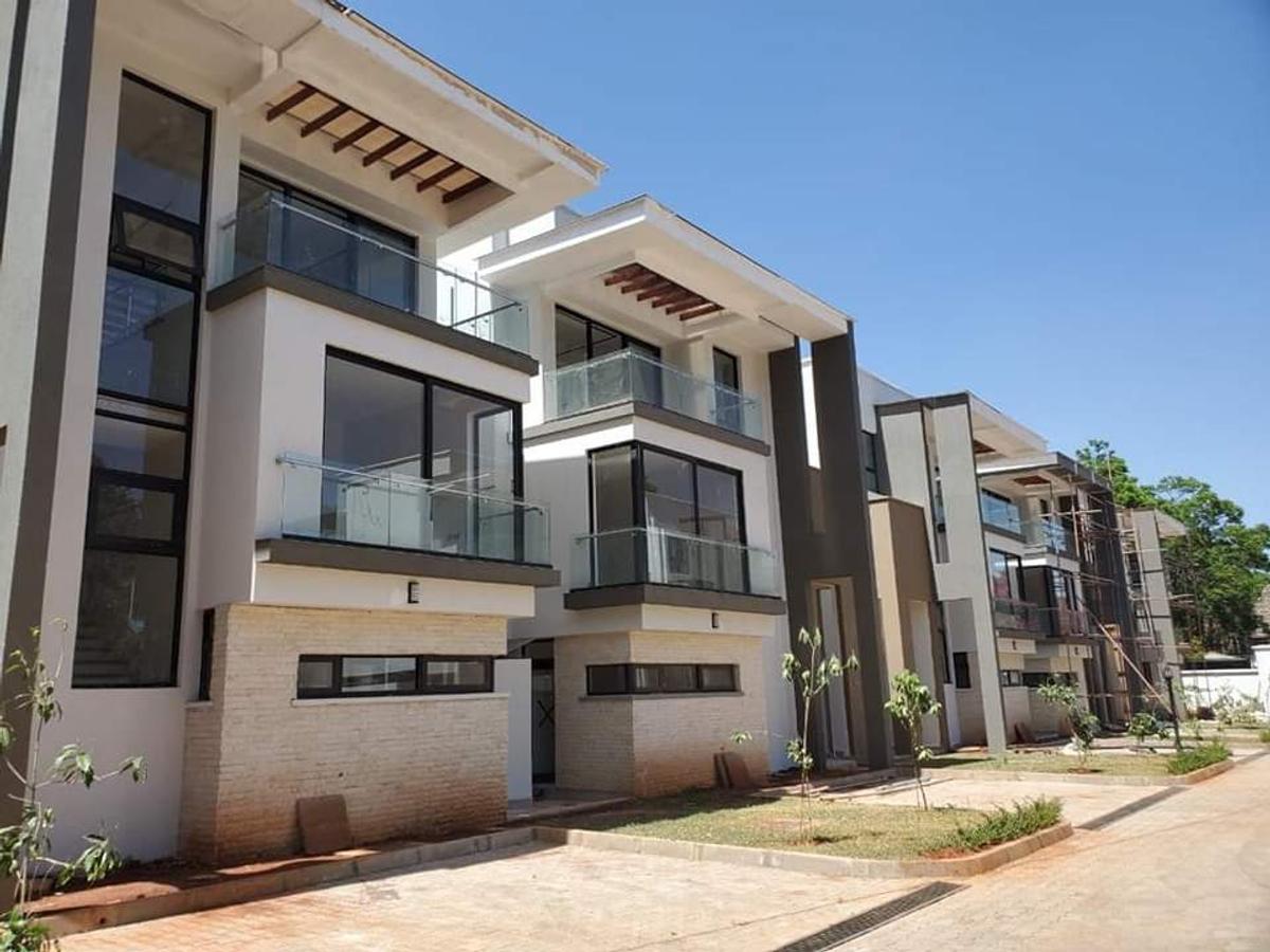 5 Bed Townhouse with En Suite at Shopping Centre - 20