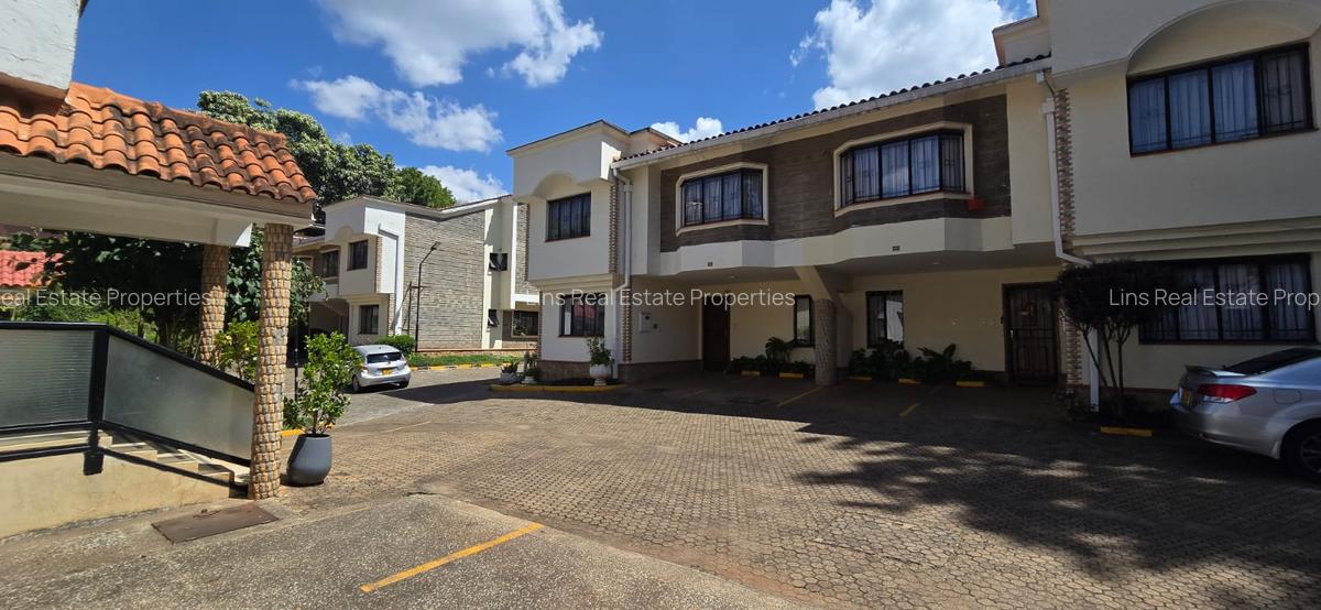 4 Bed Townhouse with En Suite in Brookside - 3