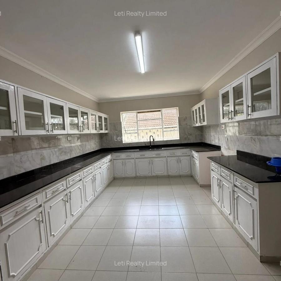 4 Bed Townhouse with En Suite in Kilimani - 3