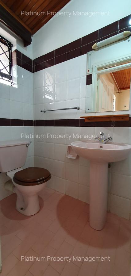 4 Bed House with En Suite at Brookside Gardens - 12