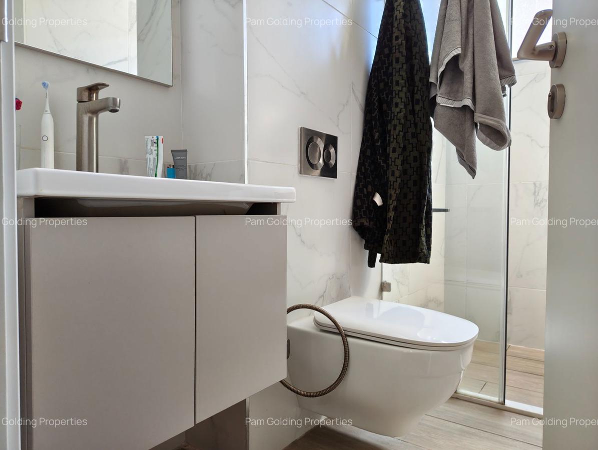 3 Bed Apartment with En Suite in Riverside - 10