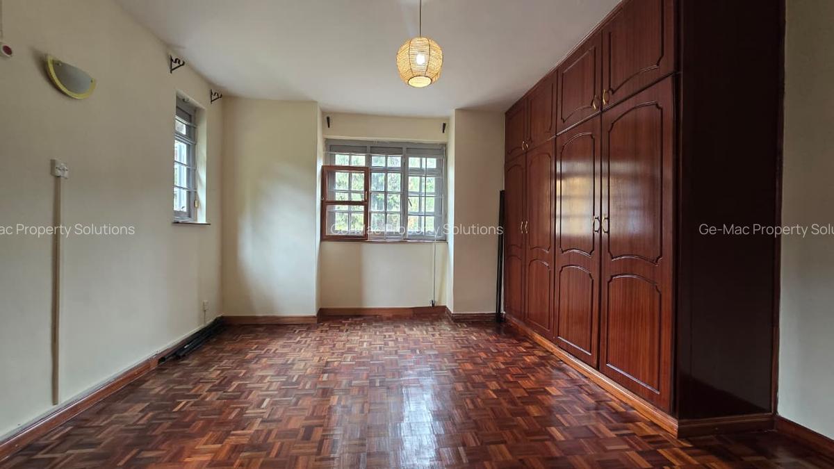 4 Bed House with En Suite in Runda - 16