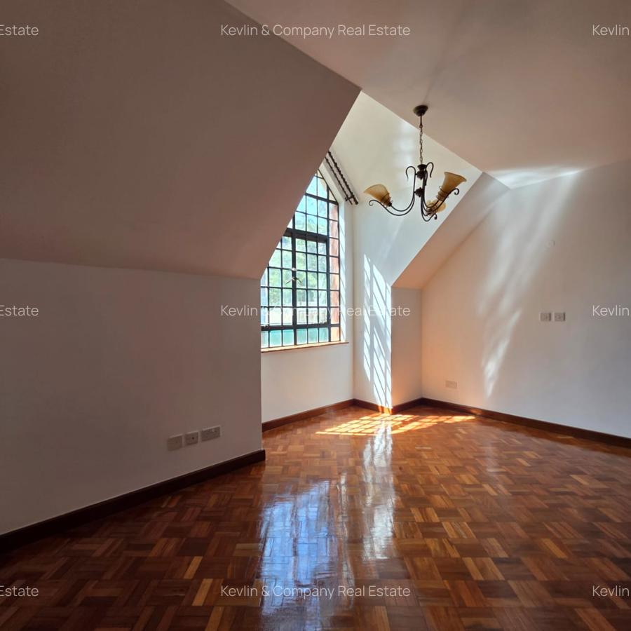 4 Bed Villa with En Suite in Lavington - 12