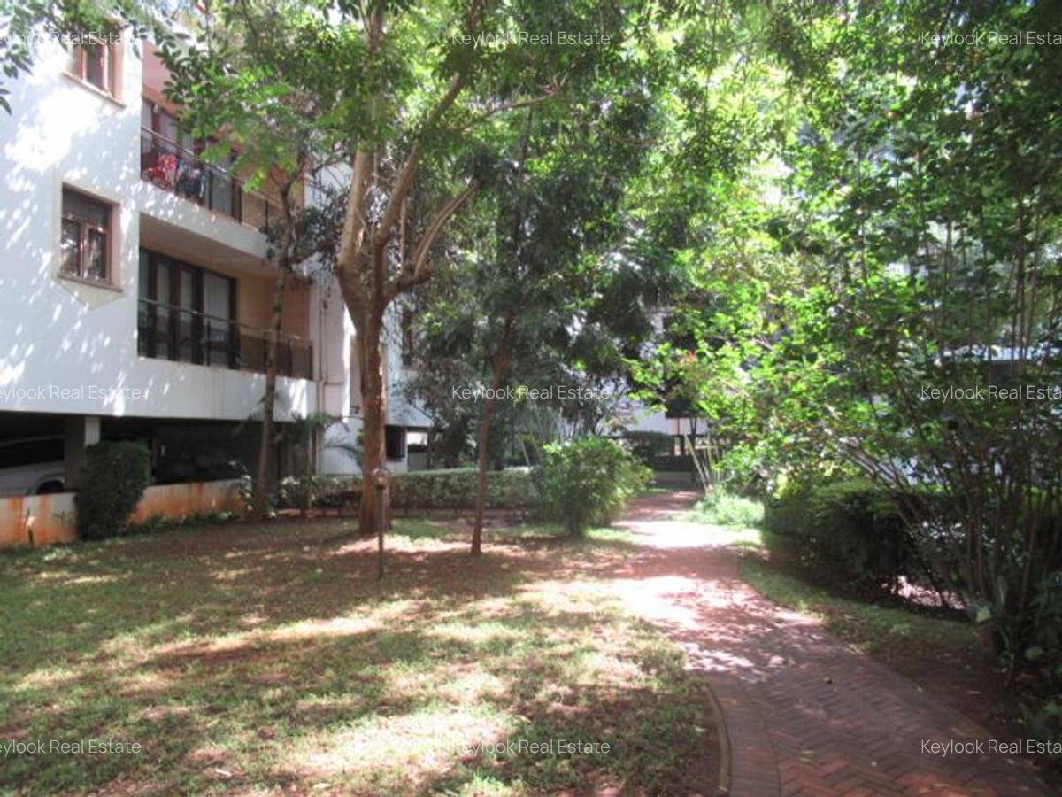 3 Bed Apartment with En Suite at Riverside Drive 009 - 2
