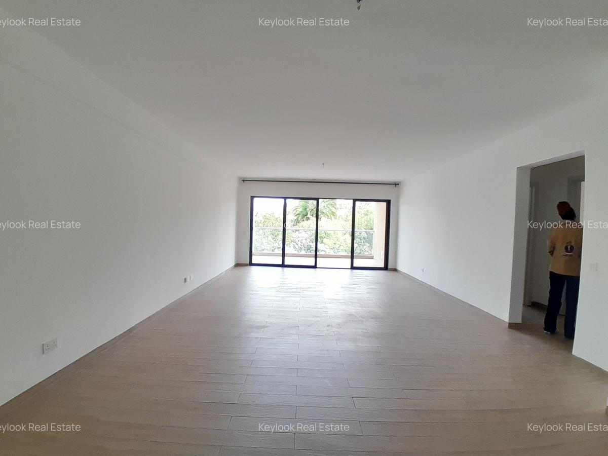 3 Bed Apartment with En Suite at Lavington - 7