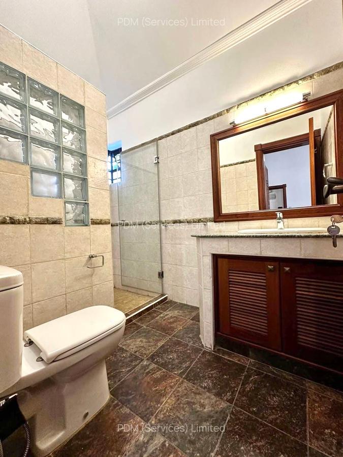 4 Bed Villa with En Suite in Spring Valley - 16