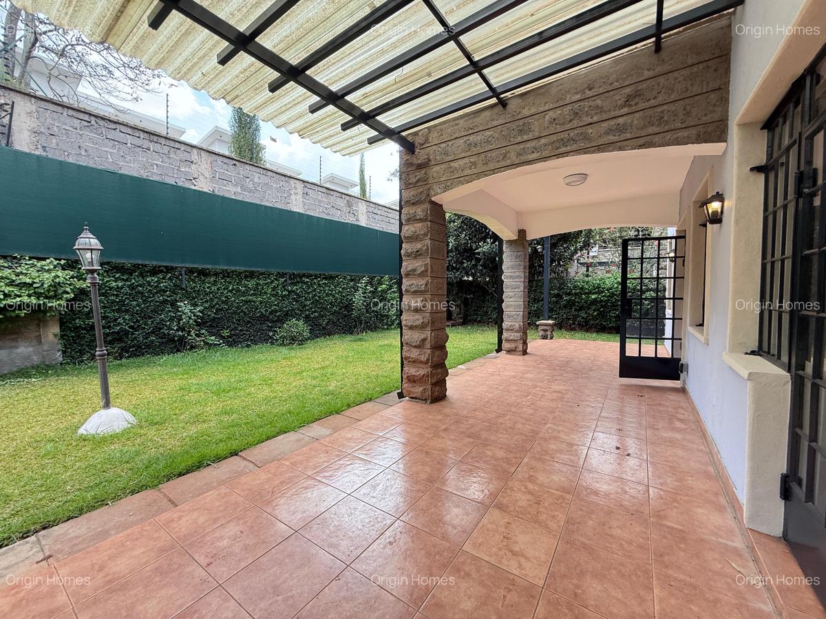 5 Bed Townhouse with En Suite at Lavington - 1