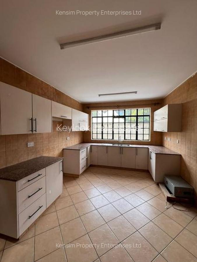 4 Bed Townhouse with En Suite in Lavington - 6