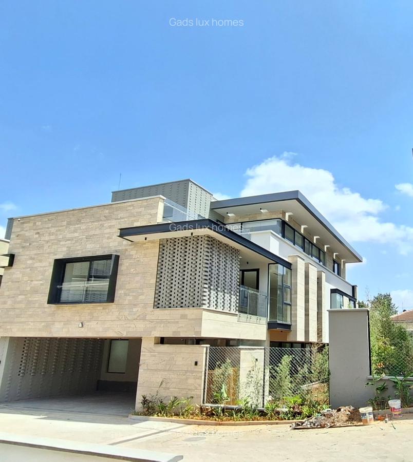 5 Bed Villa with En Suite at Westlands - 1