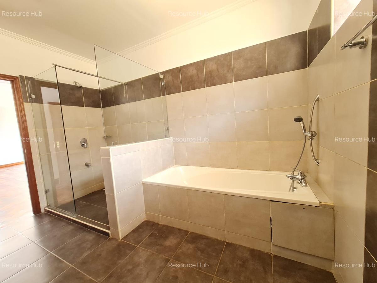 5 Bed Apartment with En Suite at Dennis Pritt - 14