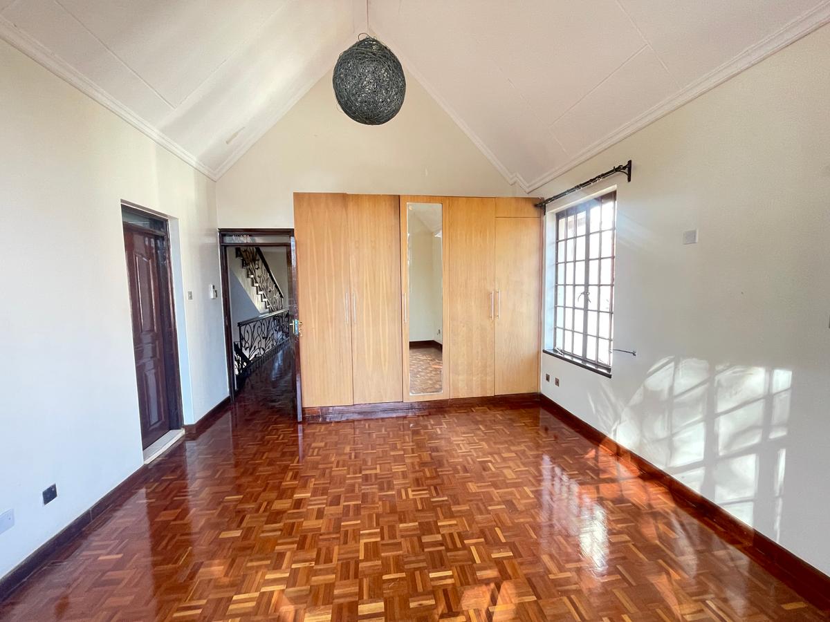 5 Bed Townhouse with En Suite in Lavington - 7