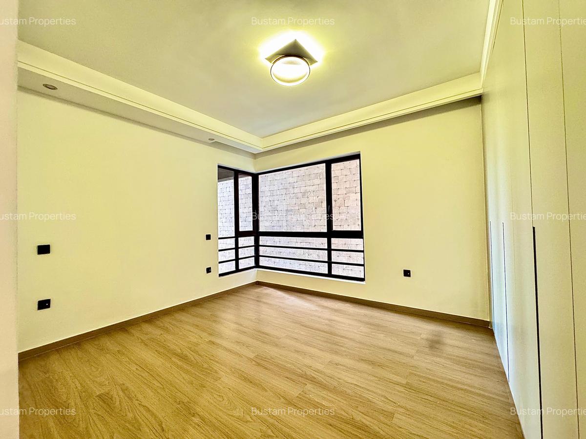 3 Bed Apartment with En Suite in Riverside - 17