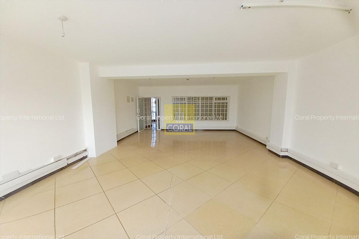 2,000 ft² Shop with Backup Generator in Westlands Area - 11