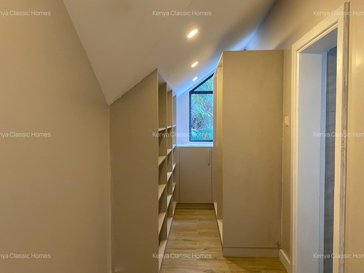 3 Bed Apartment with En Suite at Lavington - 19