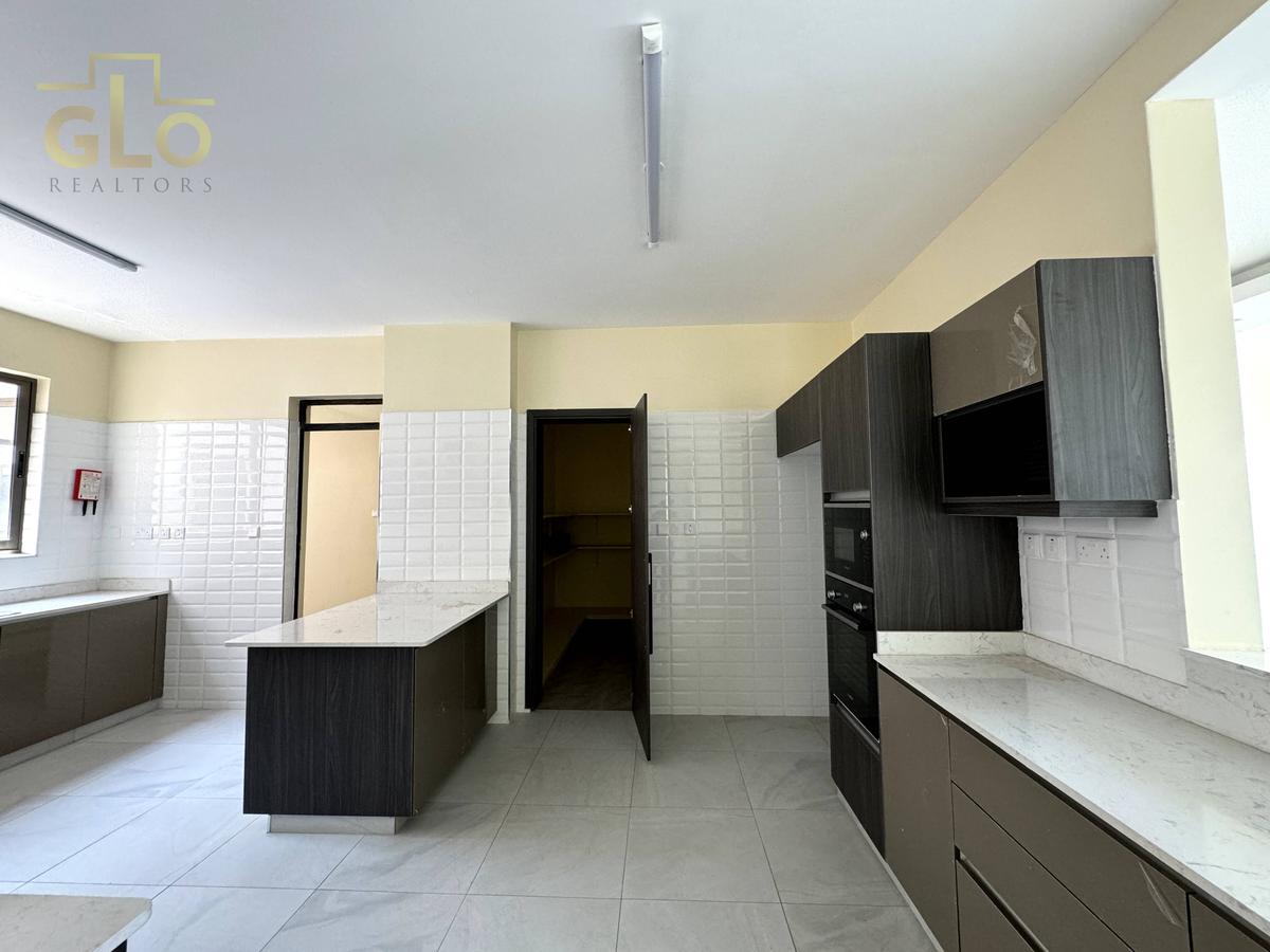 4 Bed Apartment with En Suite in General Mathenge - 9