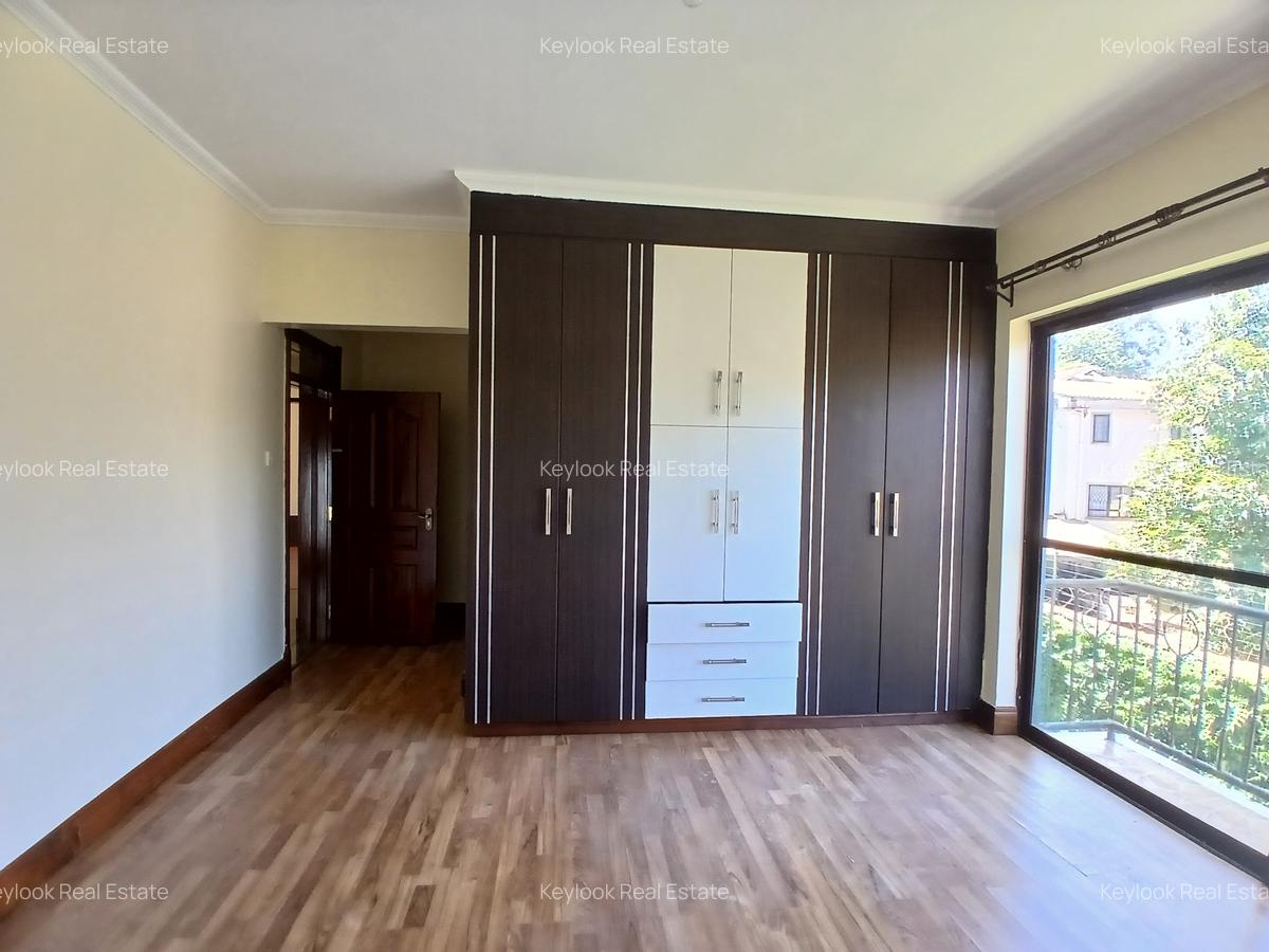 5 Bed Townhouse with En Suite at Gravelia Groove - 17