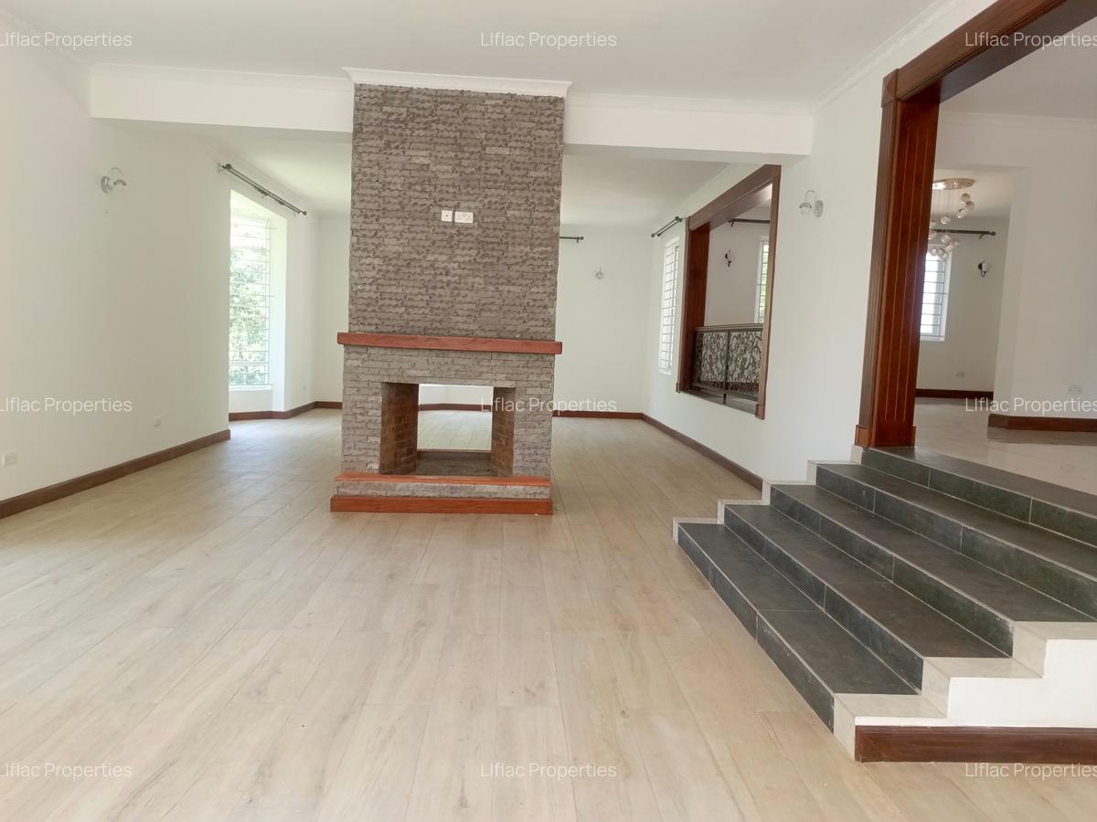 6 Bed House with En Suite in Rosslyn - 3