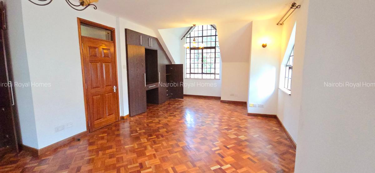 4 Bed Townhouse with En Suite at Lavington Green - 16