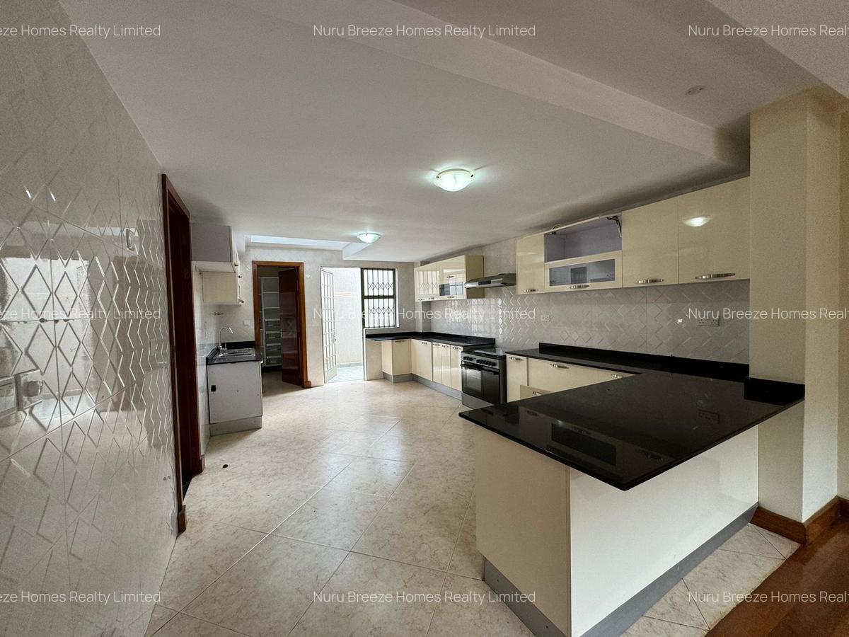 5 Bed Townhouse with En Suite in Lavington - 17